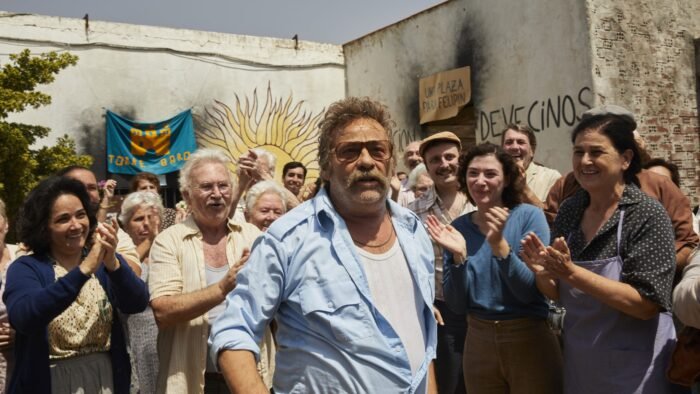 Manolo Vital con su comunidad.